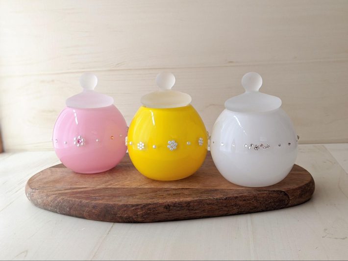 ガラスの骨壷（以下、写真提供はBee-S）