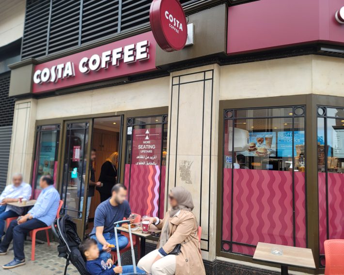 ロンドン市内で圧倒的な存在感を誇るコスタコーヒー
