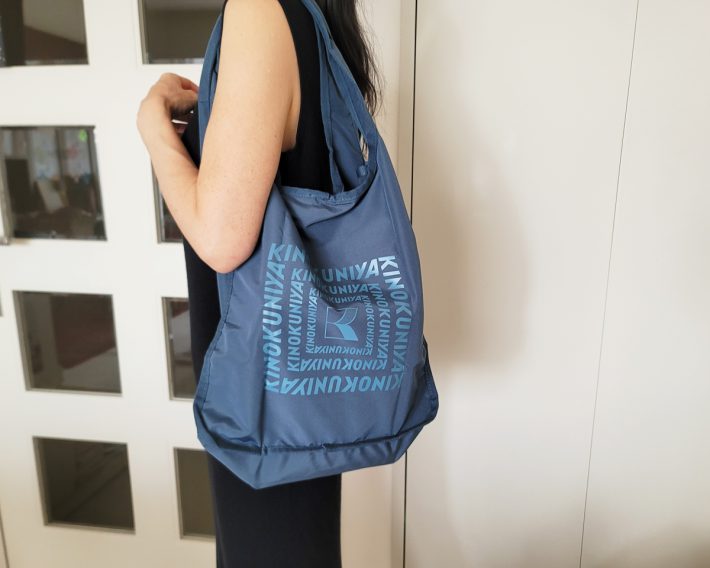 肩にかけてみる