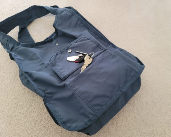 外ポケットにカギや財布が入る