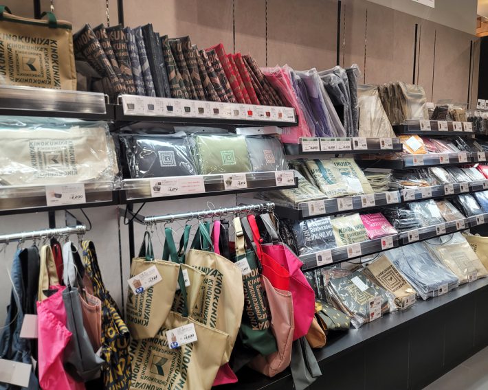 紀ノ国屋店舗のエコバッグコーナー