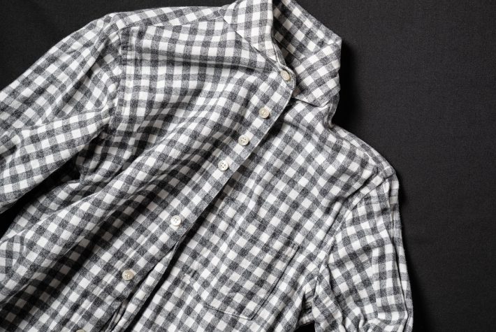 チェックのシャツ