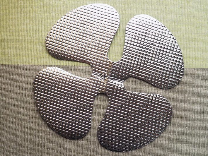 ダイソー「帽子用断熱アルミシート」