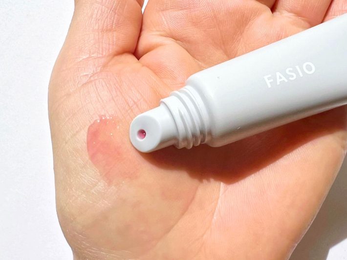 透明感があるのでそれほど強い発色ではない