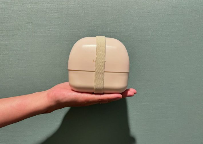 手のひらサイズでかなりコンパクト