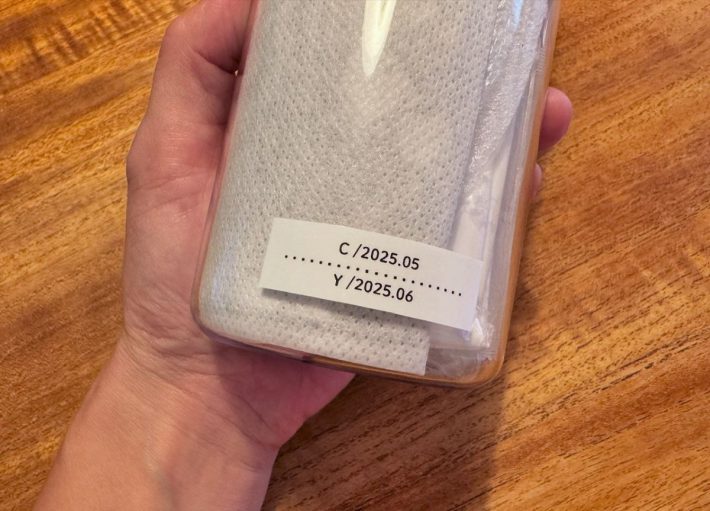 賞味期限を手軽に確認できるようボトルに記入