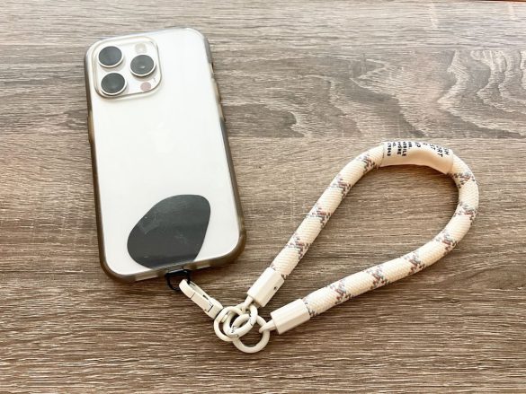 スマホの色とカード部分の色の組み合わせを楽しめる