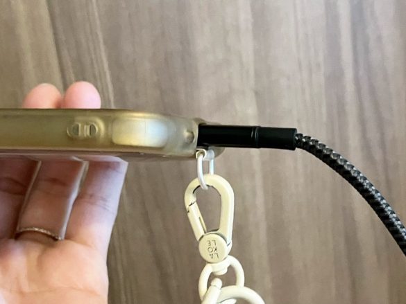 スマホケースの形状によっては使いづらい場合も