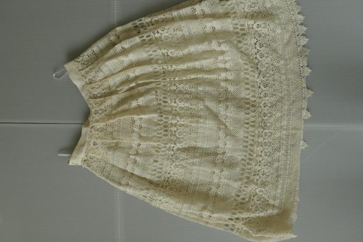 見つけたレースの古着のスカート