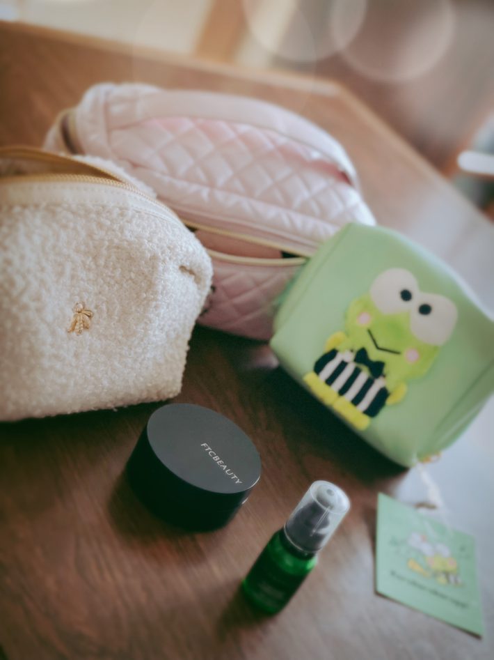 愛用のポーチなど