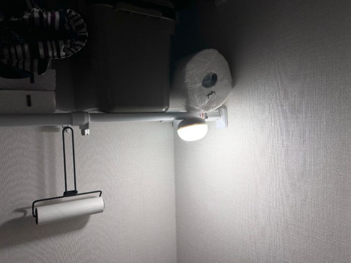 ポールやバーといった棒状のものにも取り付けできる