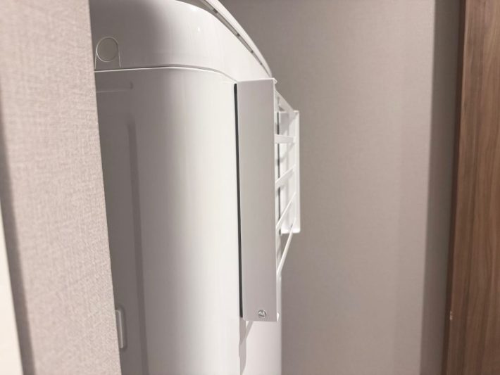 折り畳み時の厚さはわずか約4cm