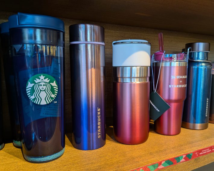 第2弾のメインカラーはネイビーや深味レッド