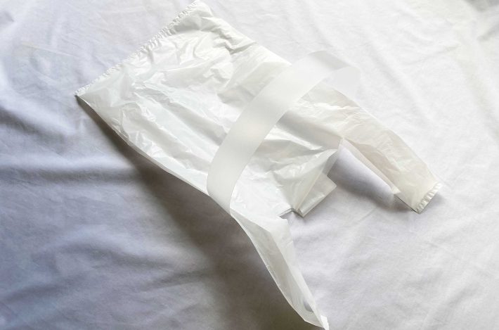 輪っかにゴミ袋を引っ掛け