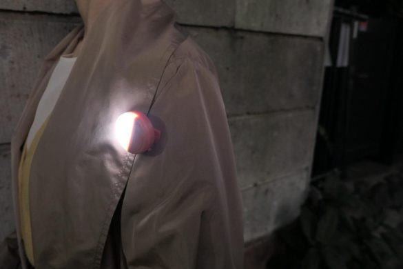 クリップ式になっているので好きなところに取り付け可能