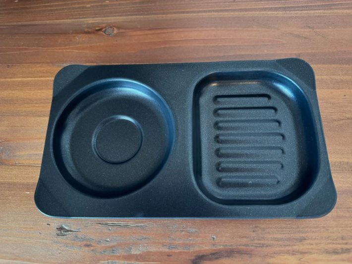 目玉焼きを作るのにぴったりな丸型は中央に目玉ポケットがある