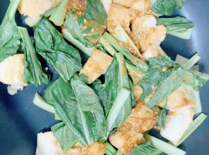 小松菜がしなっとしてきたら合わせ調味料をかける