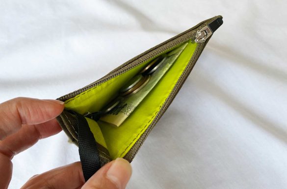 片側にのみマチがついています