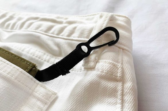 カラビナが小さめで硬くやや取り付けにくさを感じます