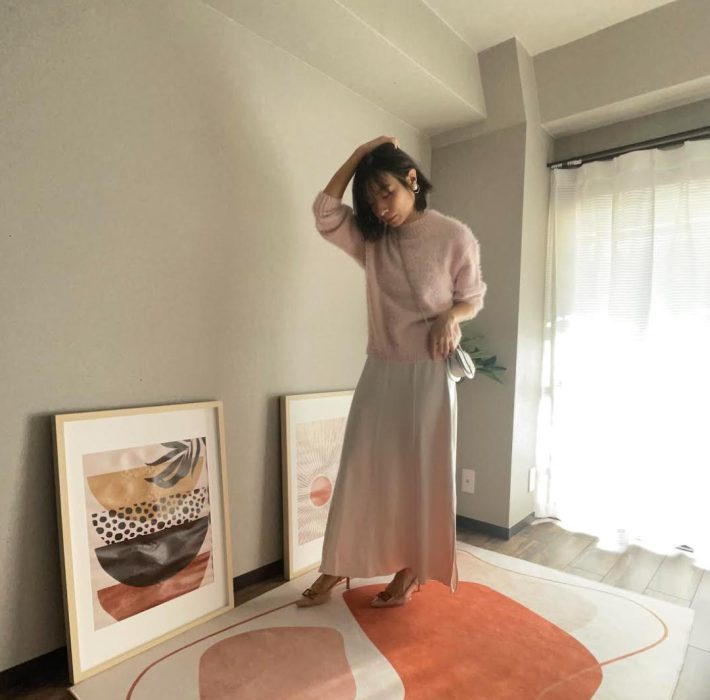 配色数を少なく、ツヤ素材を加えたOKコーデ