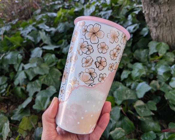 裏側のデザイン。桜モチーフをしっかり堪能したい人にもオススメできます