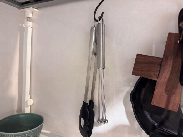 泡立て器　掛ける収納