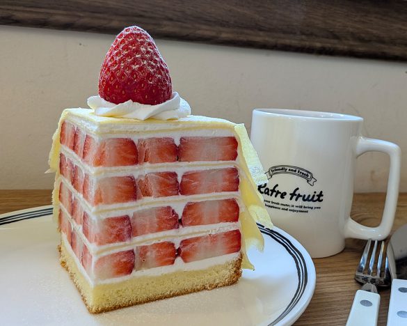 「RAFRE FRUIT」のクレープケーキ
