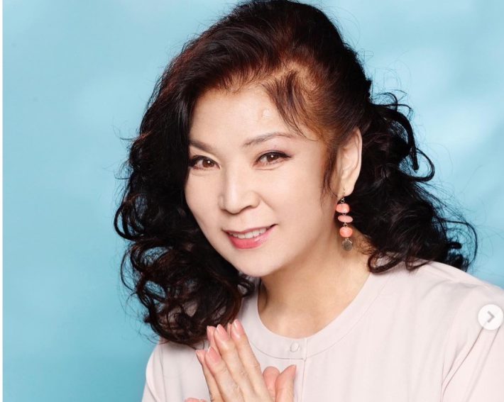 「リベンジポルノでは」八代亜紀さん私的写真を“お宝”特典扱いするCD発売に批判殺到