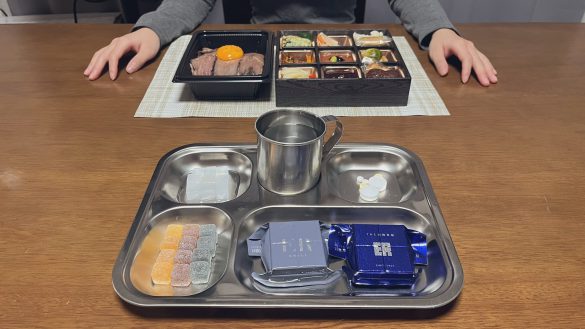 奥は妻・よるるさんの食事。手前が夫・瑞希さんの食事