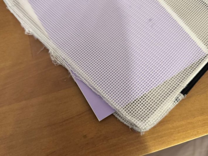 ビリビリに破れた連絡袋