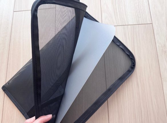 仕切りがあるので分けて収納できる