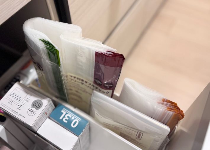 無印良品「マチ付きダブルチャック フリーザーバッグ」