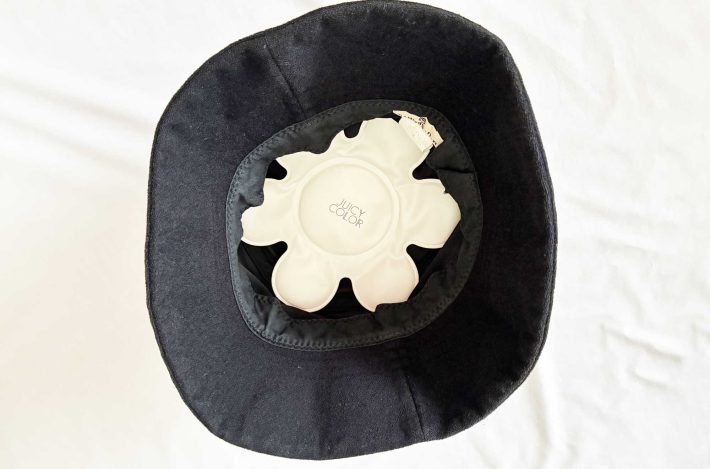 帽子の内側頭頂部に入れて使用します