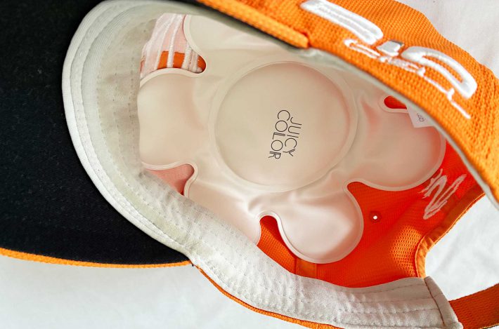 キャップを深く被ると、パッドが前寄りになるので、入れる位置を工夫したほうがよさそう