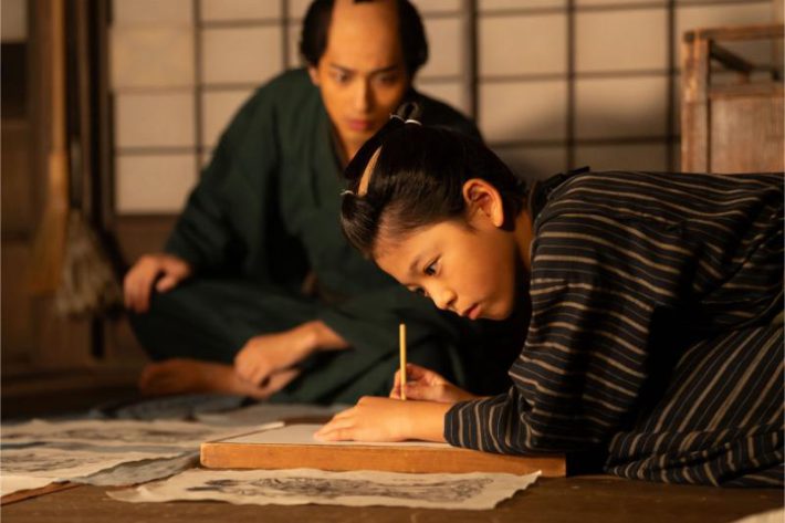 唐丸（右手前）と蔦屋重三郎　（C）大河ドラマ「べらぼう～蔦重栄華乃夢噺～」NHK総合