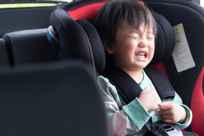 チャイルドシートを嫌がる子ども