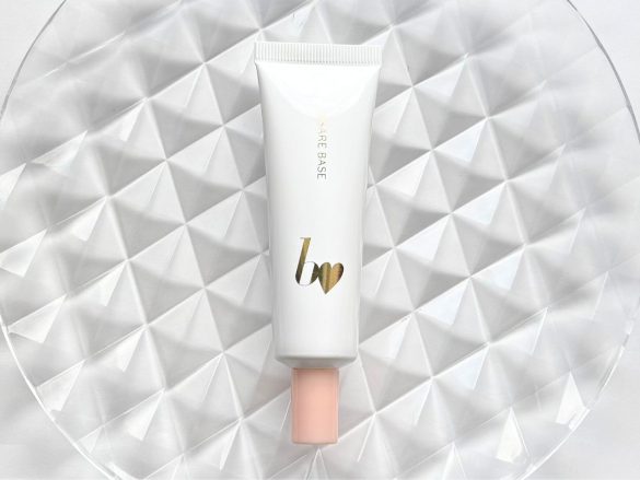 40代におすすめの化粧下地3選：（2）さりげなくトーンアップする化粧下地