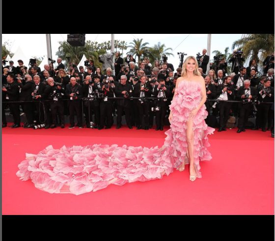 ドレスコードを「完全無視した」と話題になったハイディ・クルム