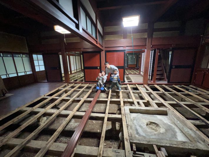 古民家はリフォームの多くを近藤さんたちの手でおこなった