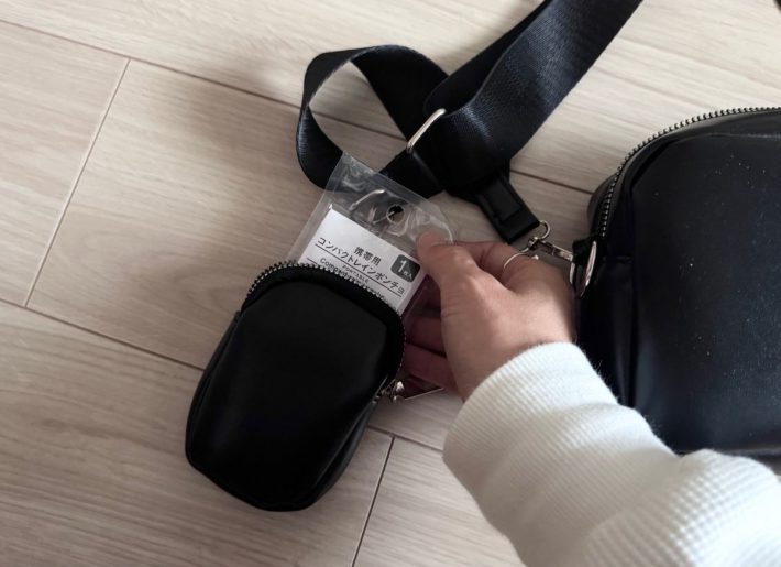 携帯用レインポンチョ