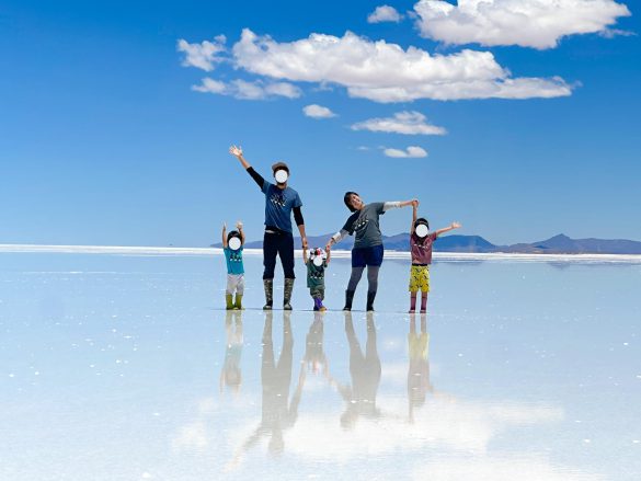 ボリビア ウユニ塩湖にて