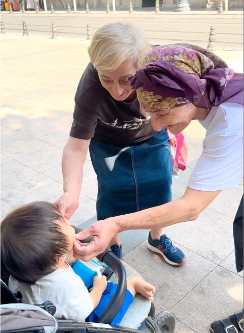 トルコにて。1歳の末っ子君は特に行く先々で可愛がってもらえたそう