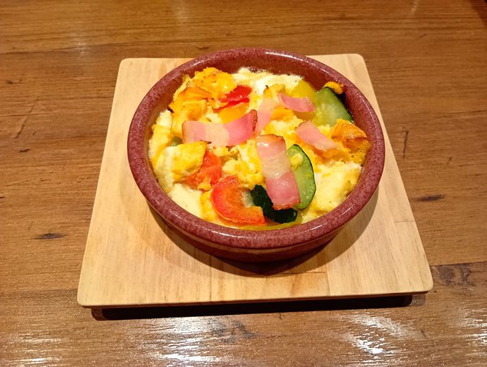 彩り野菜のとろとろチーズオムレツ
