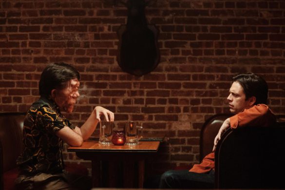 『顔を捨てた男』