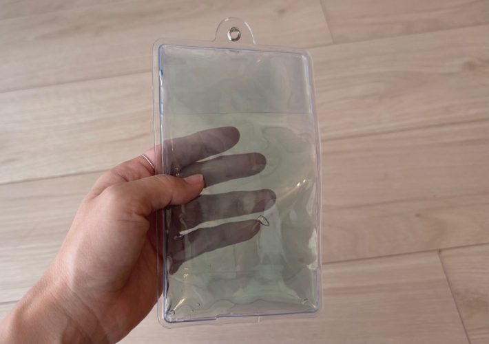 冷却ケースはスリット付き