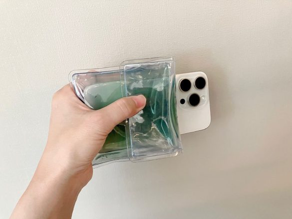 動画を撮る時は折り畳んで