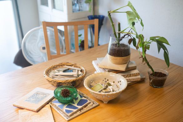 さまざまな大きさ、柄のタイル