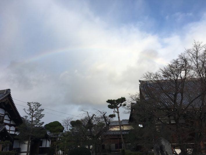 京都にて、森光子さんのお墓参りした際見た虹