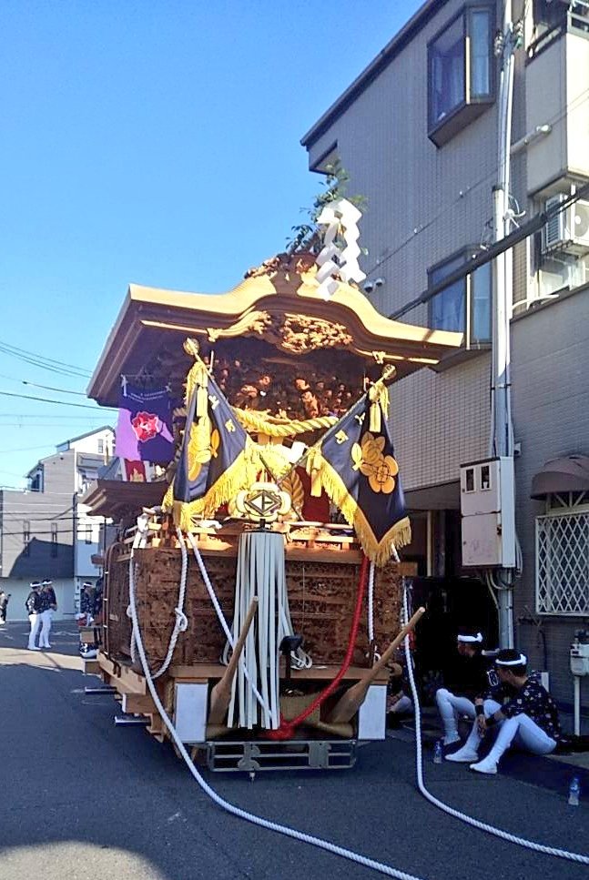 実物となる上町のだんじり。ミニだんじりはこの1/20スケール