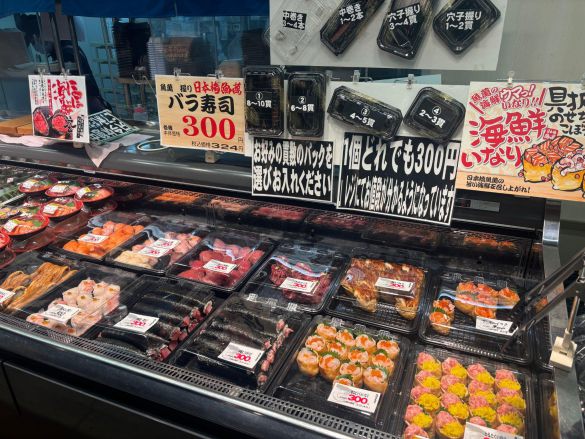 バラ寿司　各種324円（税込）